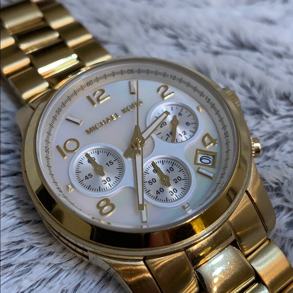 Michael Kores Runway watch.  Gold ⭐️ - Picture 7 of 7